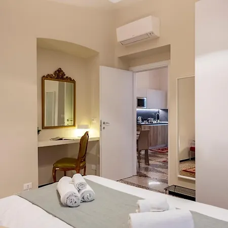 Lovely Flats In Historic Center Genua