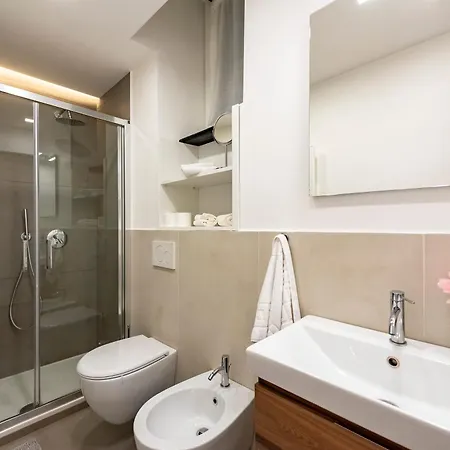 Lovely Flats In Historic Center 아파트 제노바